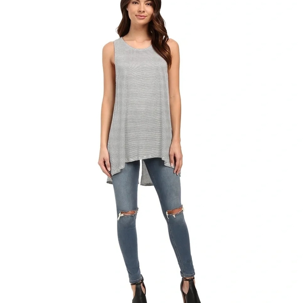 CULTURE PHIT - IRINA SLEEVELESS PINSTRIPE TEE